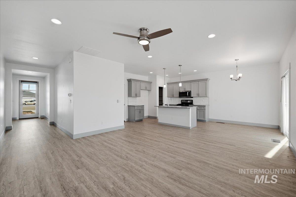 106 Thunder Mountain Ct., Homedale, Idaho 83628, 3 Bedrooms, 2 Bathrooms, Residential For Sale, Price $345,000,MLS 98973961