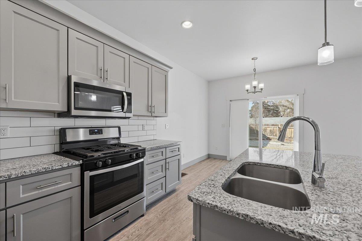 106 Thunder Mountain Ct., Homedale, Idaho 83628, 3 Bedrooms, 2 Bathrooms, Residential For Sale, Price $345,000,MLS 98973961