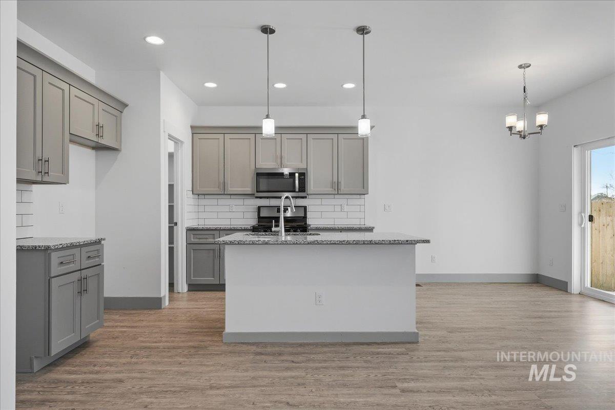 106 Thunder Mountain Ct., Homedale, Idaho 83628, 3 Bedrooms, 2 Bathrooms, Residential For Sale, Price $345,000,MLS 98973961