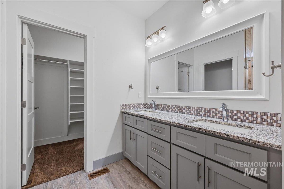 106 Thunder Mountain Ct., Homedale, Idaho 83628, 3 Bedrooms, 2 Bathrooms, Residential For Sale, Price $345,000,MLS 98973961