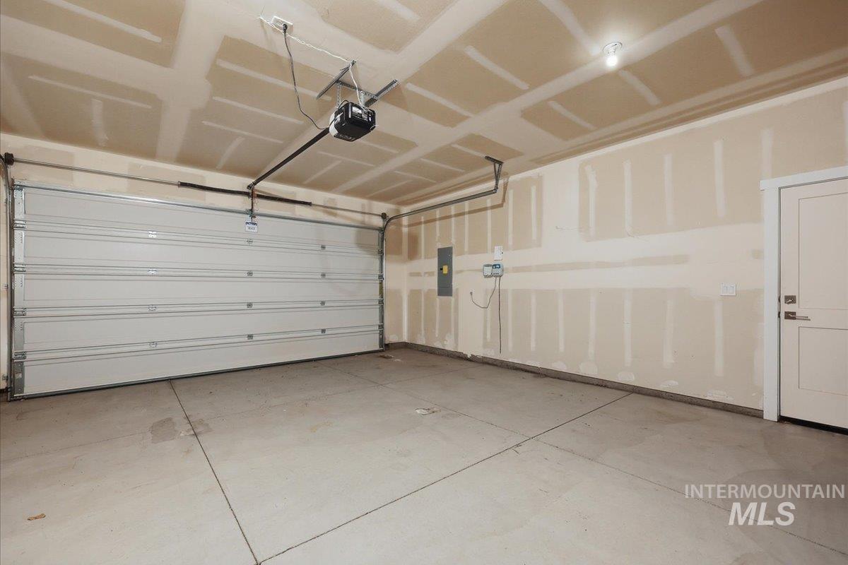 106 Thunder Mountain Ct., Homedale, Idaho 83628, 3 Bedrooms, 2 Bathrooms, Residential For Sale, Price $345,000,MLS 98973961