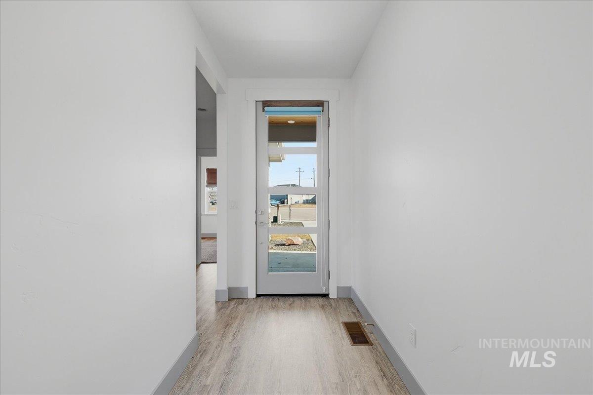 106 Thunder Mountain Ct., Homedale, Idaho 83628, 3 Bedrooms, 2 Bathrooms, Residential For Sale, Price $345,000,MLS 98973961