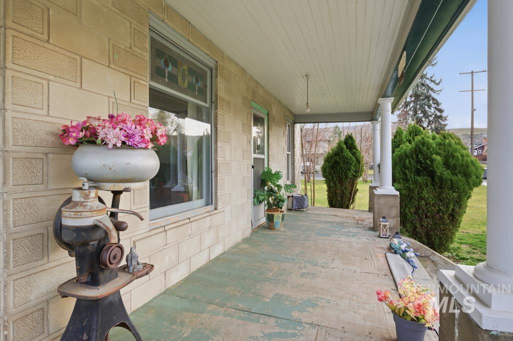 307 Cleveland Street, Asotin, Washington 99402, 4 Bedrooms, 2.5 Bathrooms, Residential For Sale, Price $430,000,MLS 98973965