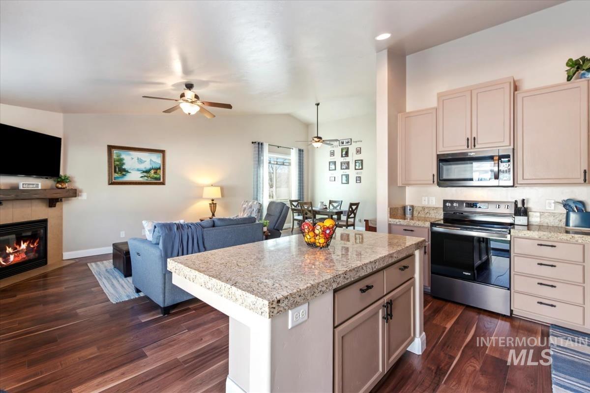 1254 E Oakbrook Ct, Meridian, Idaho 83642, 3 Bedrooms, 2 Bathrooms, Residential For Sale, Price $445,000,MLS 98973966