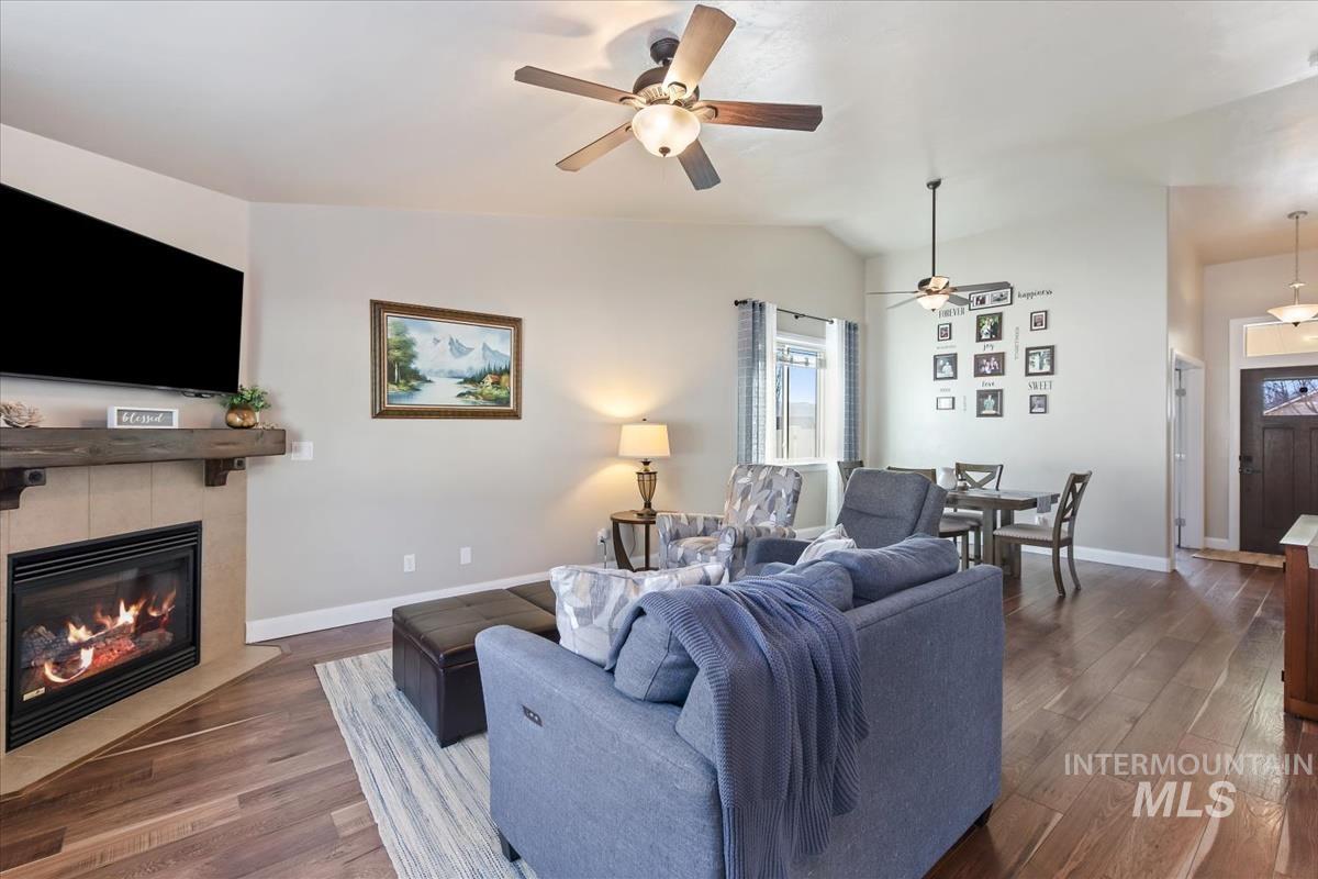 1254 E Oakbrook Ct, Meridian, Idaho 83642, 3 Bedrooms, 2 Bathrooms, Residential For Sale, Price $445,000,MLS 98973966