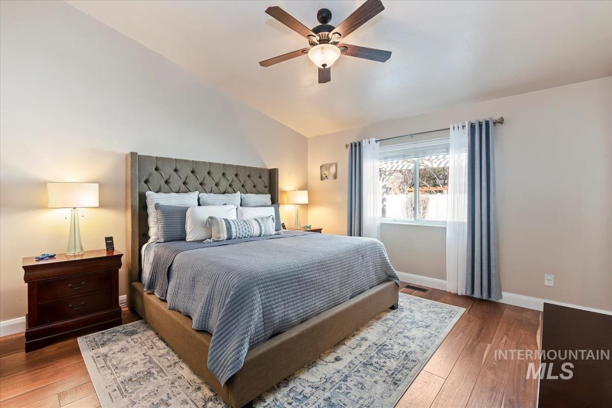 1254 E Oakbrook Ct, Meridian, Idaho 83642, 3 Bedrooms, 2 Bathrooms, Residential For Sale, Price $445,000,MLS 98973966