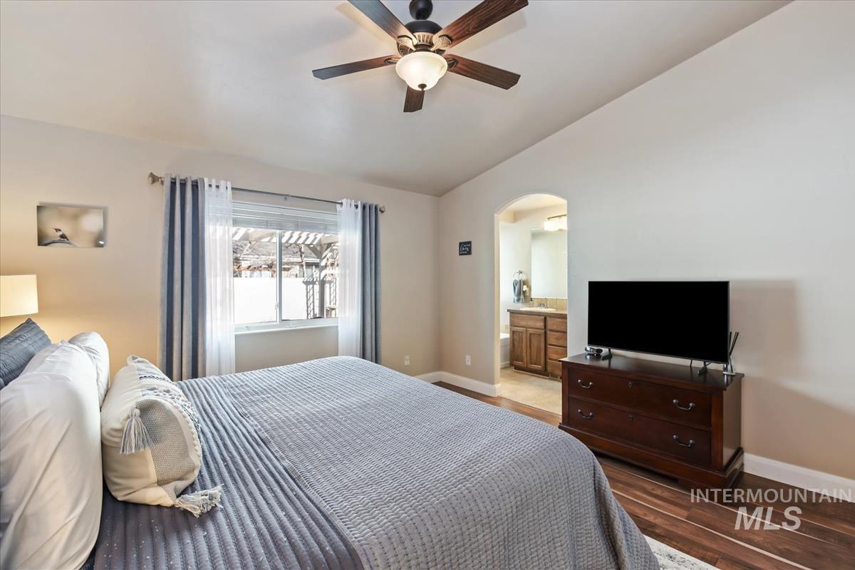 1254 E Oakbrook Ct, Meridian, Idaho 83642, 3 Bedrooms, 2 Bathrooms, Residential For Sale, Price $445,000,MLS 98973966