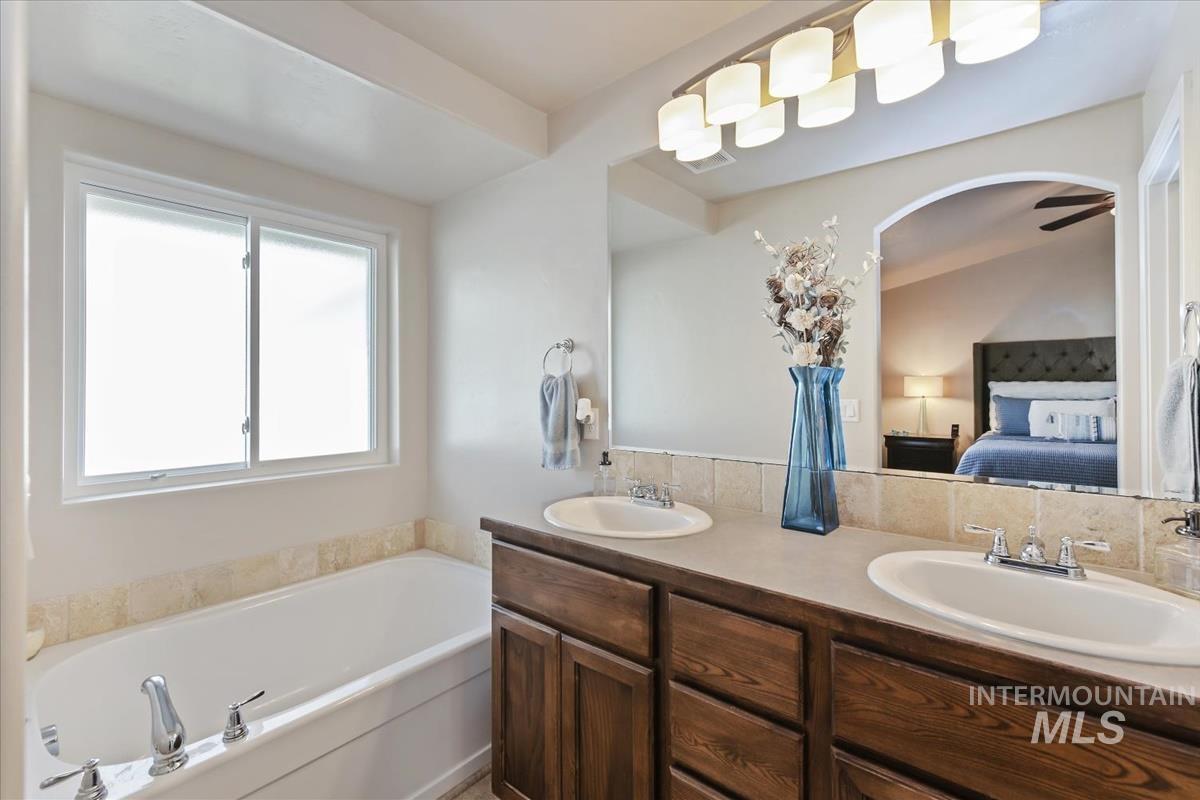 1254 E Oakbrook Ct, Meridian, Idaho 83642, 3 Bedrooms, 2 Bathrooms, Residential For Sale, Price $445,000,MLS 98973966