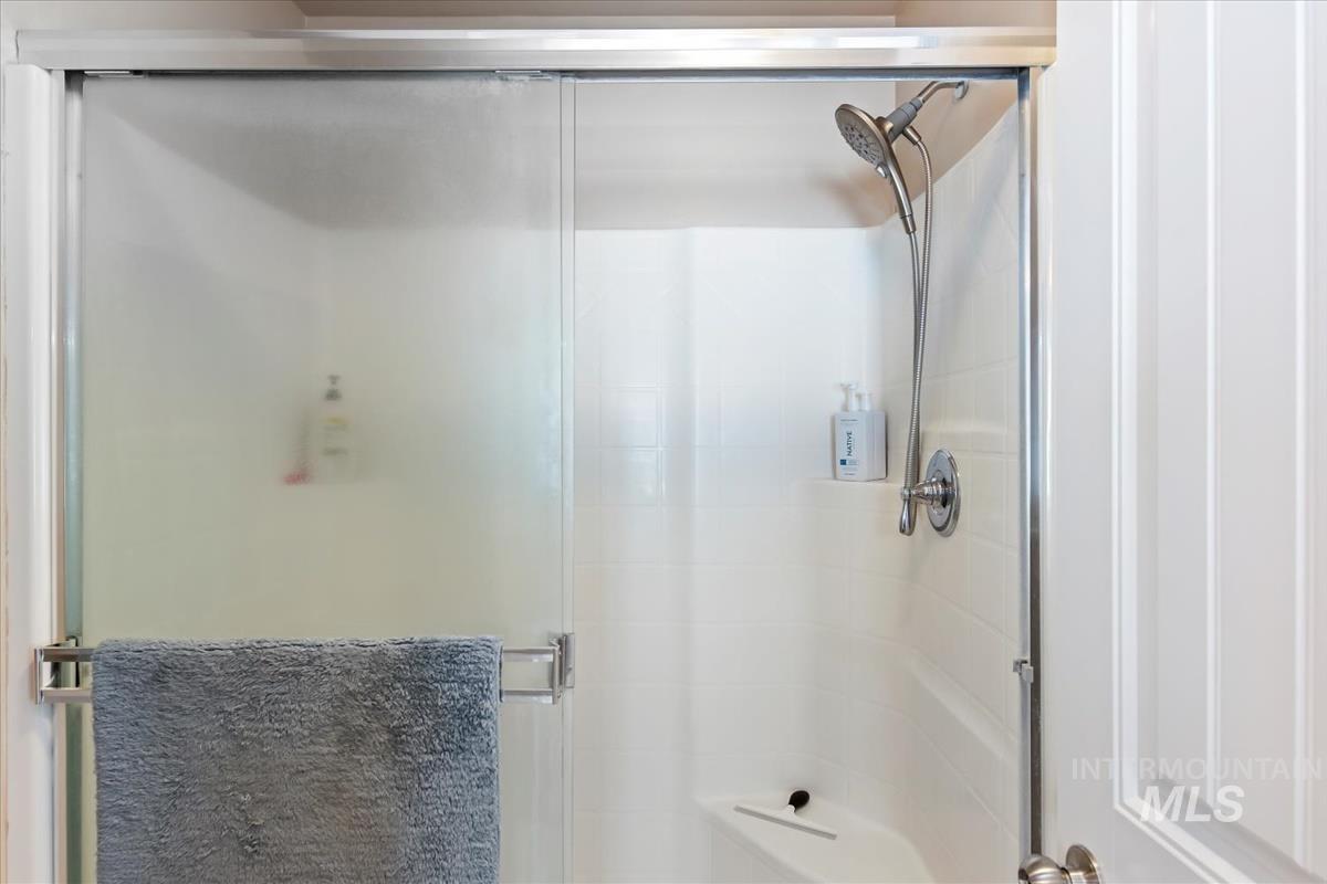 1254 E Oakbrook Ct, Meridian, Idaho 83642, 3 Bedrooms, 2 Bathrooms, Residential For Sale, Price $445,000,MLS 98973966