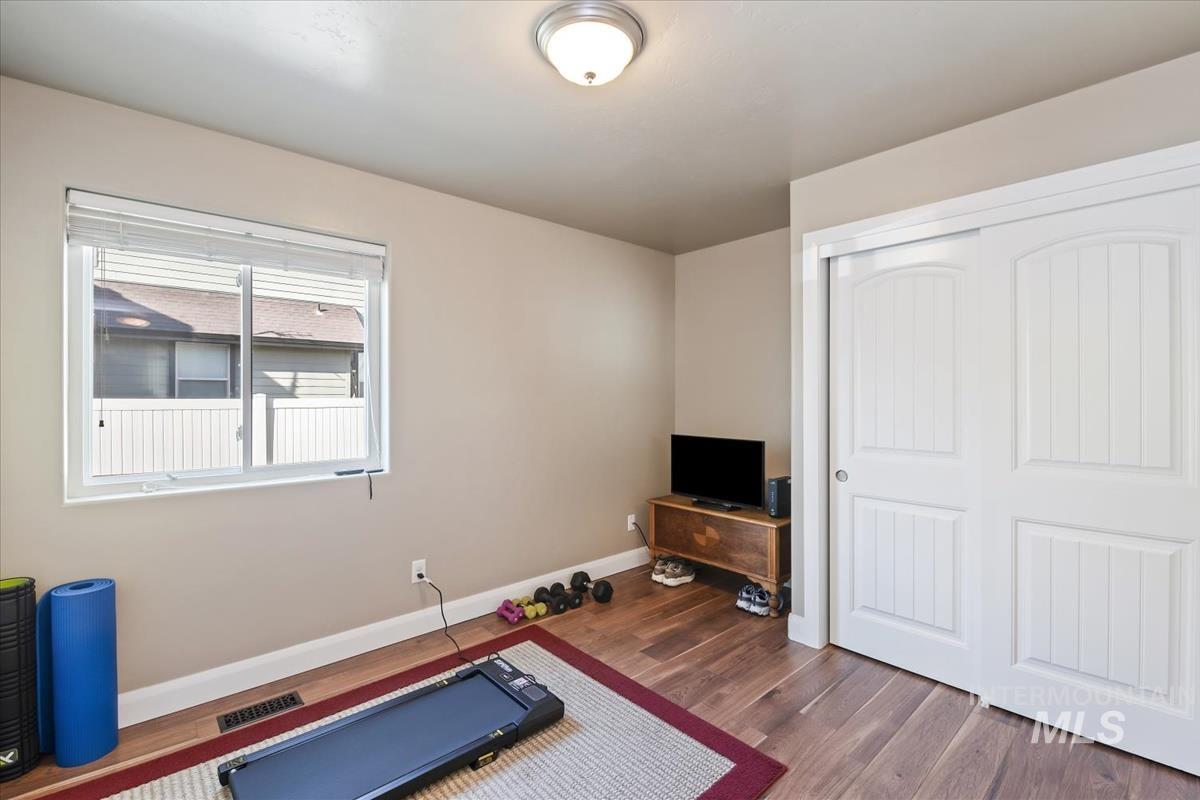 1254 E Oakbrook Ct, Meridian, Idaho 83642, 3 Bedrooms, 2 Bathrooms, Residential For Sale, Price $445,000,MLS 98973966