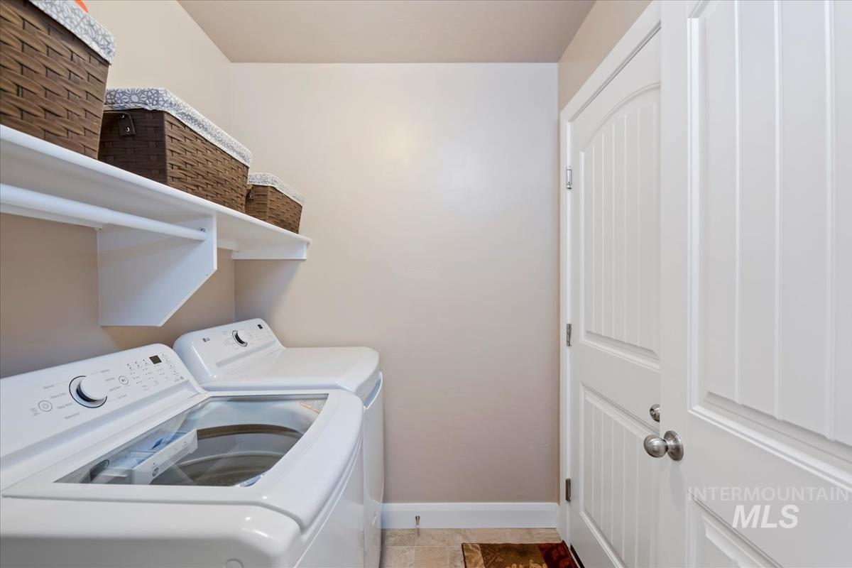 1254 E Oakbrook Ct, Meridian, Idaho 83642, 3 Bedrooms, 2 Bathrooms, Residential For Sale, Price $445,000,MLS 98973966