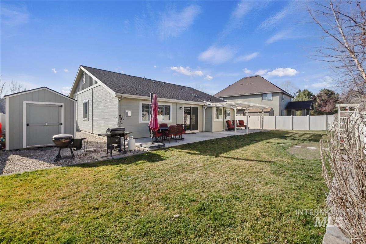 1254 E Oakbrook Ct, Meridian, Idaho 83642, 3 Bedrooms, 2 Bathrooms, Residential For Sale, Price $445,000,MLS 98973966