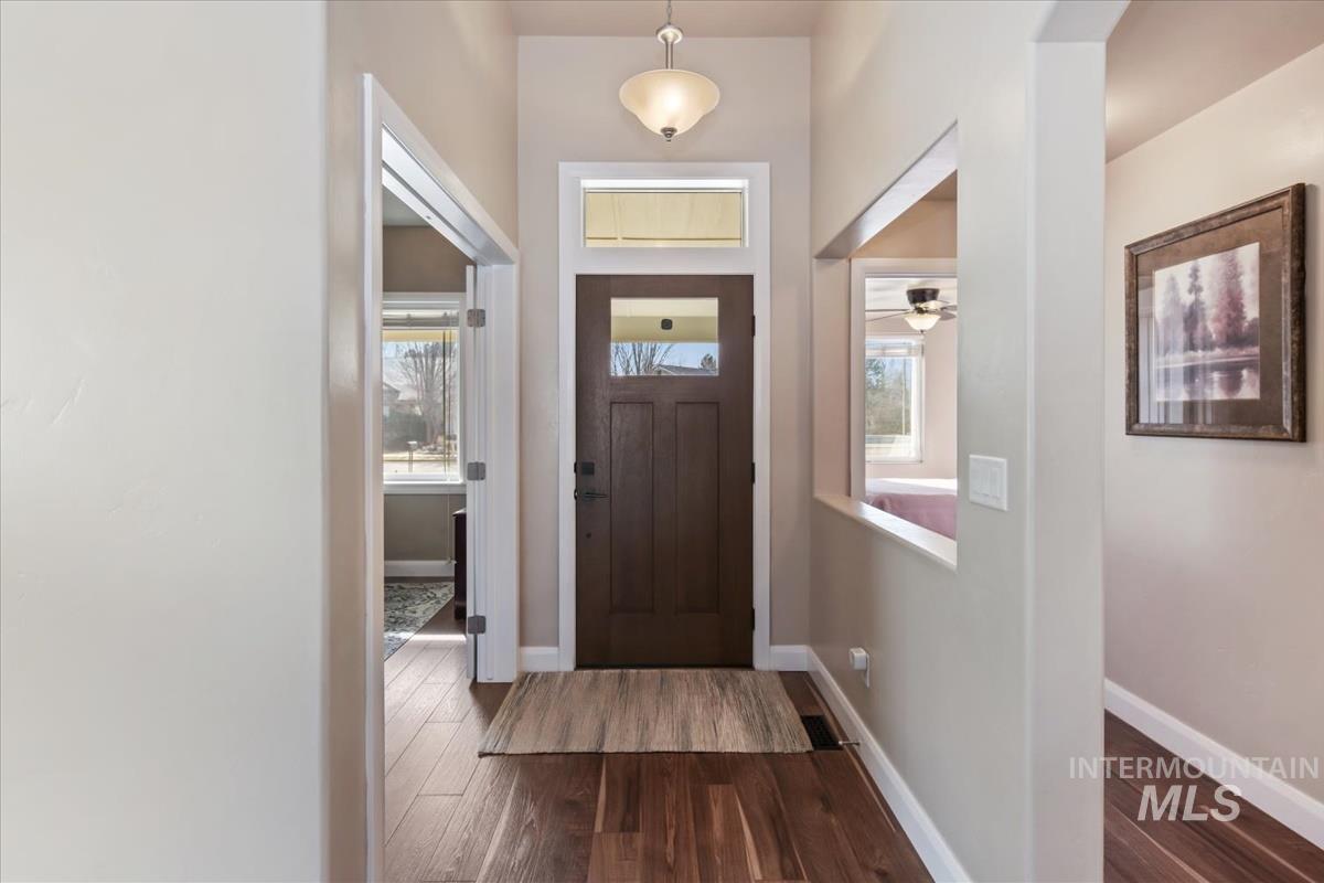 1254 E Oakbrook Ct, Meridian, Idaho 83642, 3 Bedrooms, 2 Bathrooms, Residential For Sale, Price $445,000,MLS 98973966