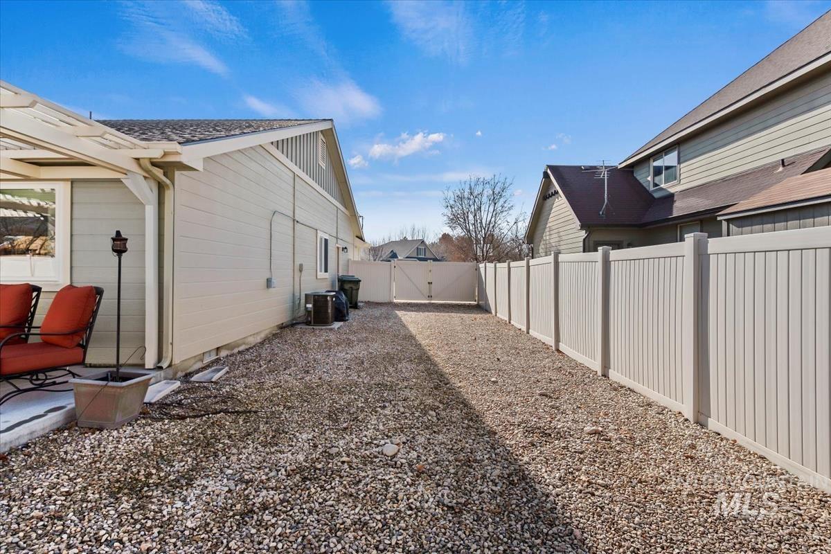 1254 E Oakbrook Ct, Meridian, Idaho 83642, 3 Bedrooms, 2 Bathrooms, Residential For Sale, Price $445,000,MLS 98973966