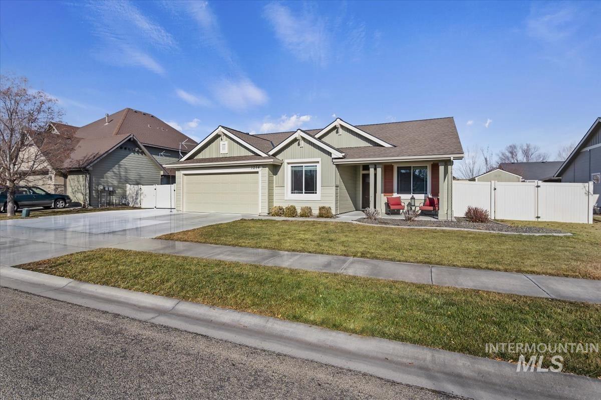 1254 E Oakbrook Ct, Meridian, Idaho 83642, 3 Bedrooms, 2 Bathrooms, Residential For Sale, Price $445,000,MLS 98973966
