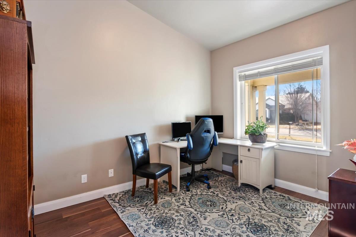 1254 E Oakbrook Ct, Meridian, Idaho 83642, 3 Bedrooms, 2 Bathrooms, Residential For Sale, Price $445,000,MLS 98973966