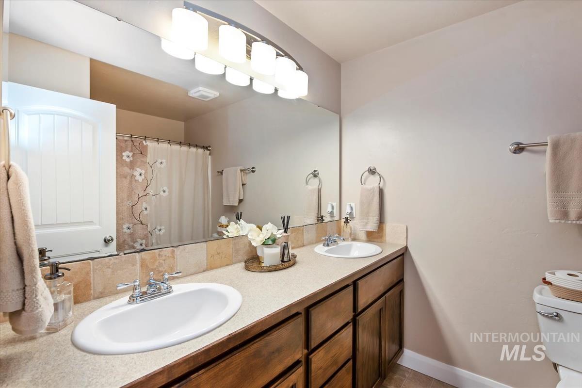 1254 E Oakbrook Ct, Meridian, Idaho 83642, 3 Bedrooms, 2 Bathrooms, Residential For Sale, Price $445,000,MLS 98973966