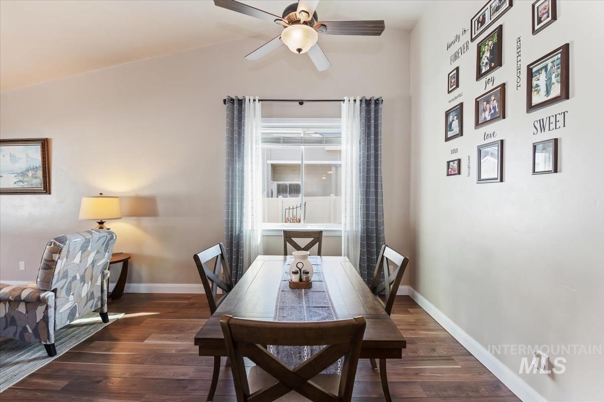 1254 E Oakbrook Ct, Meridian, Idaho 83642, 3 Bedrooms, 2 Bathrooms, Residential For Sale, Price $445,000,MLS 98973966