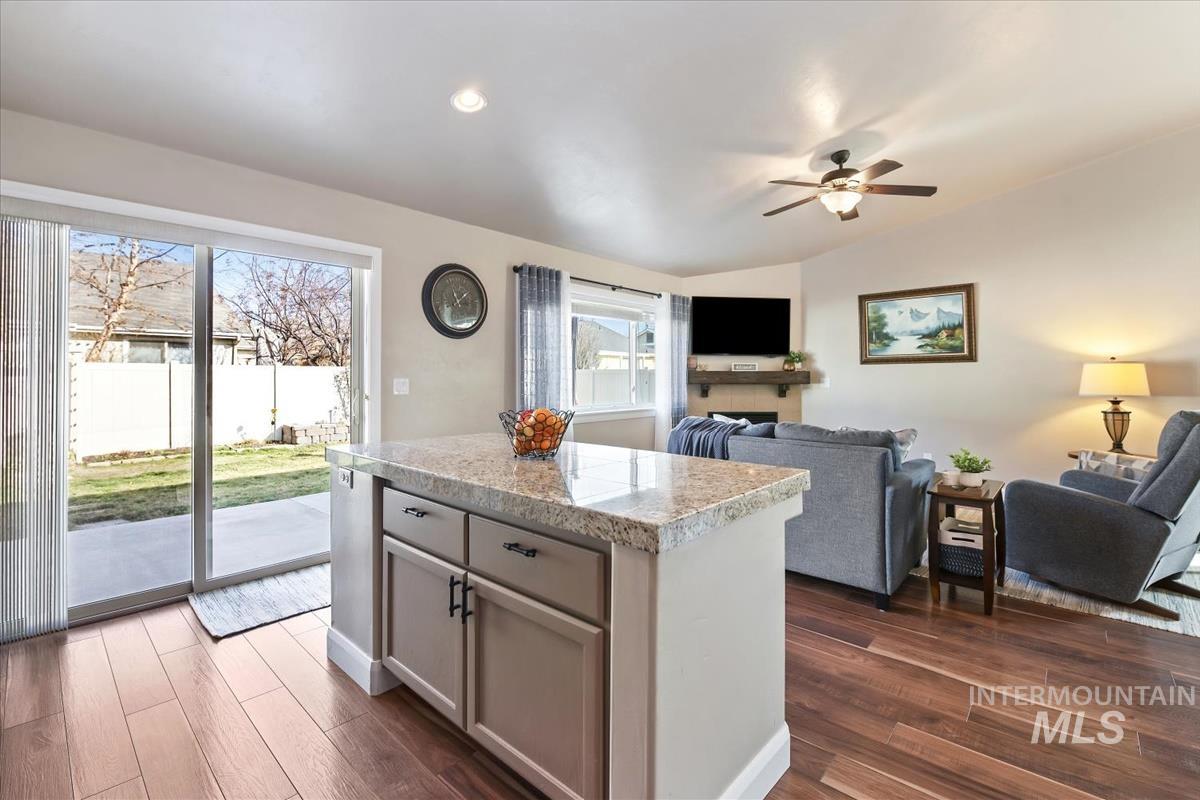 1254 E Oakbrook Ct, Meridian, Idaho 83642, 3 Bedrooms, 2 Bathrooms, Residential For Sale, Price $445,000,MLS 98973966