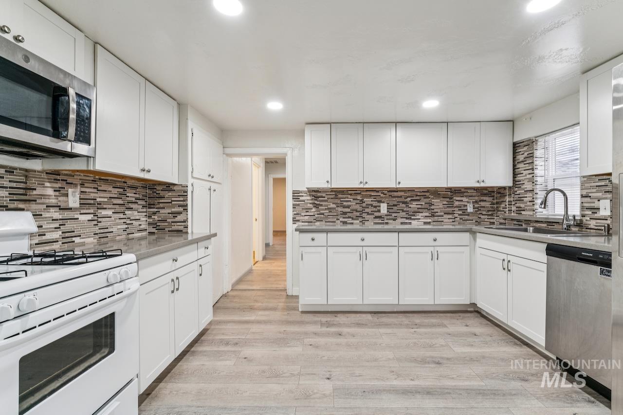 317 E Ithaca Street, Caldwell, Idaho 83605, 6 Bedrooms, 3 Bathrooms, Residential For Sale, Price $415,000,MLS 98973970