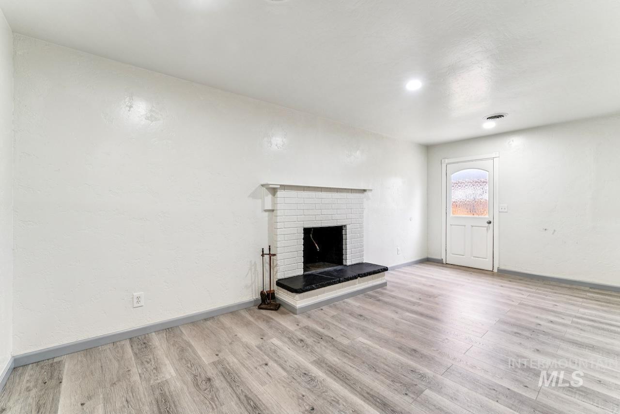 317 E Ithaca Street, Caldwell, Idaho 83605, 6 Bedrooms, 3 Bathrooms, Residential For Sale, Price $415,000,MLS 98973970