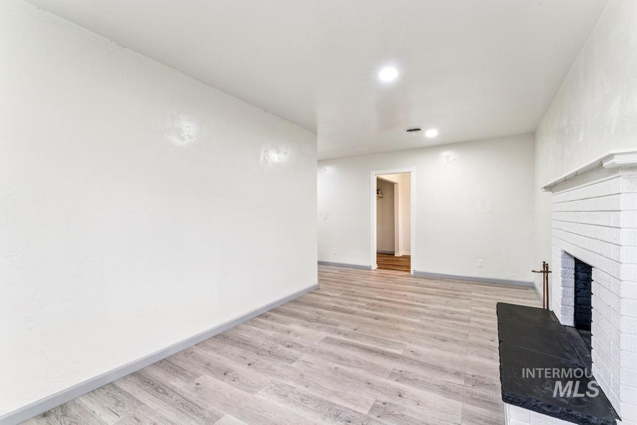 317 E Ithaca Street, Caldwell, Idaho 83605, 6 Bedrooms, 3 Bathrooms, Residential For Sale, Price $415,000,MLS 98973970