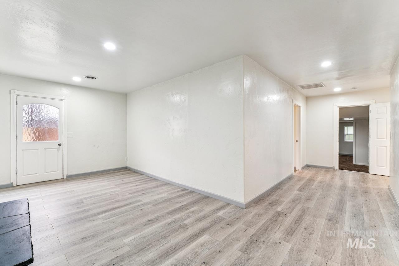 317 E Ithaca Street, Caldwell, Idaho 83605, 6 Bedrooms, 3 Bathrooms, Residential For Sale, Price $415,000,MLS 98973970