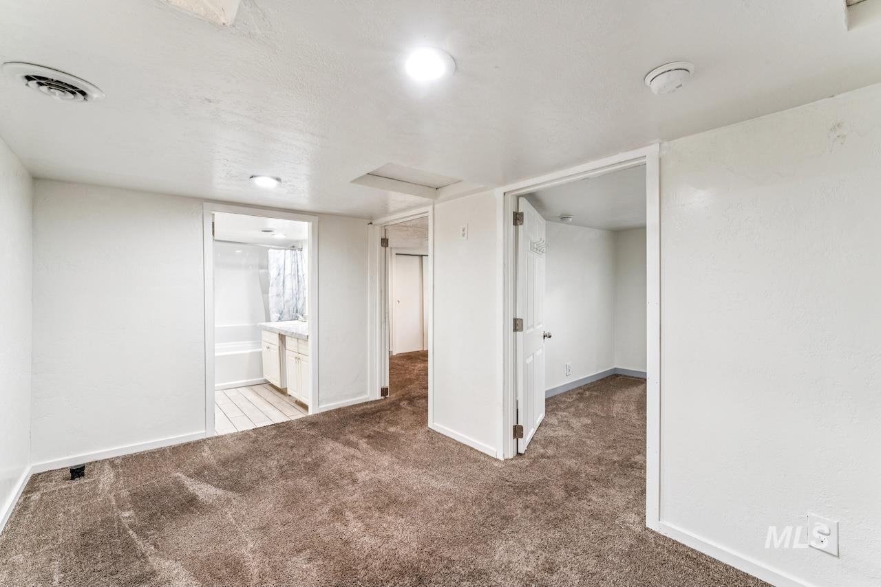 317 E Ithaca Street, Caldwell, Idaho 83605, 6 Bedrooms, 3 Bathrooms, Residential For Sale, Price $415,000,MLS 98973970