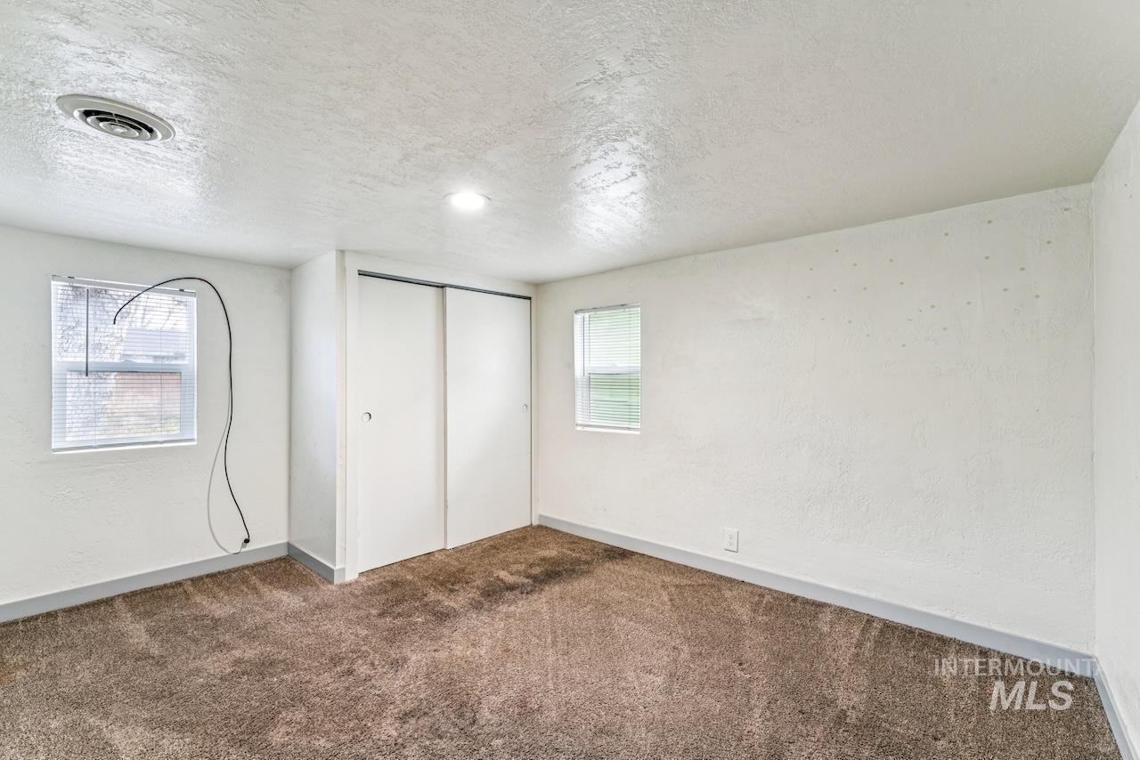 317 E Ithaca Street, Caldwell, Idaho 83605, 6 Bedrooms, 3 Bathrooms, Residential For Sale, Price $415,000,MLS 98973970