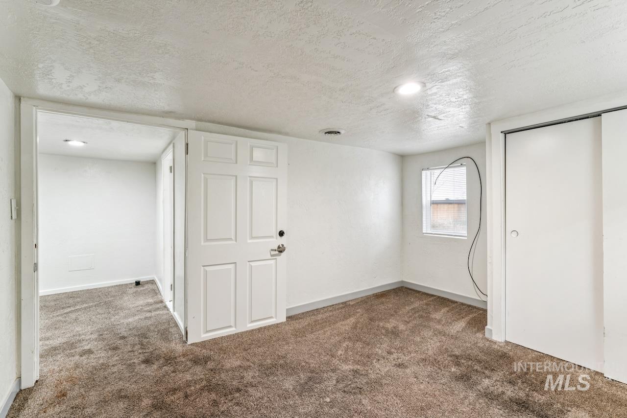 317 E Ithaca Street, Caldwell, Idaho 83605, 6 Bedrooms, 3 Bathrooms, Residential For Sale, Price $415,000,MLS 98973970