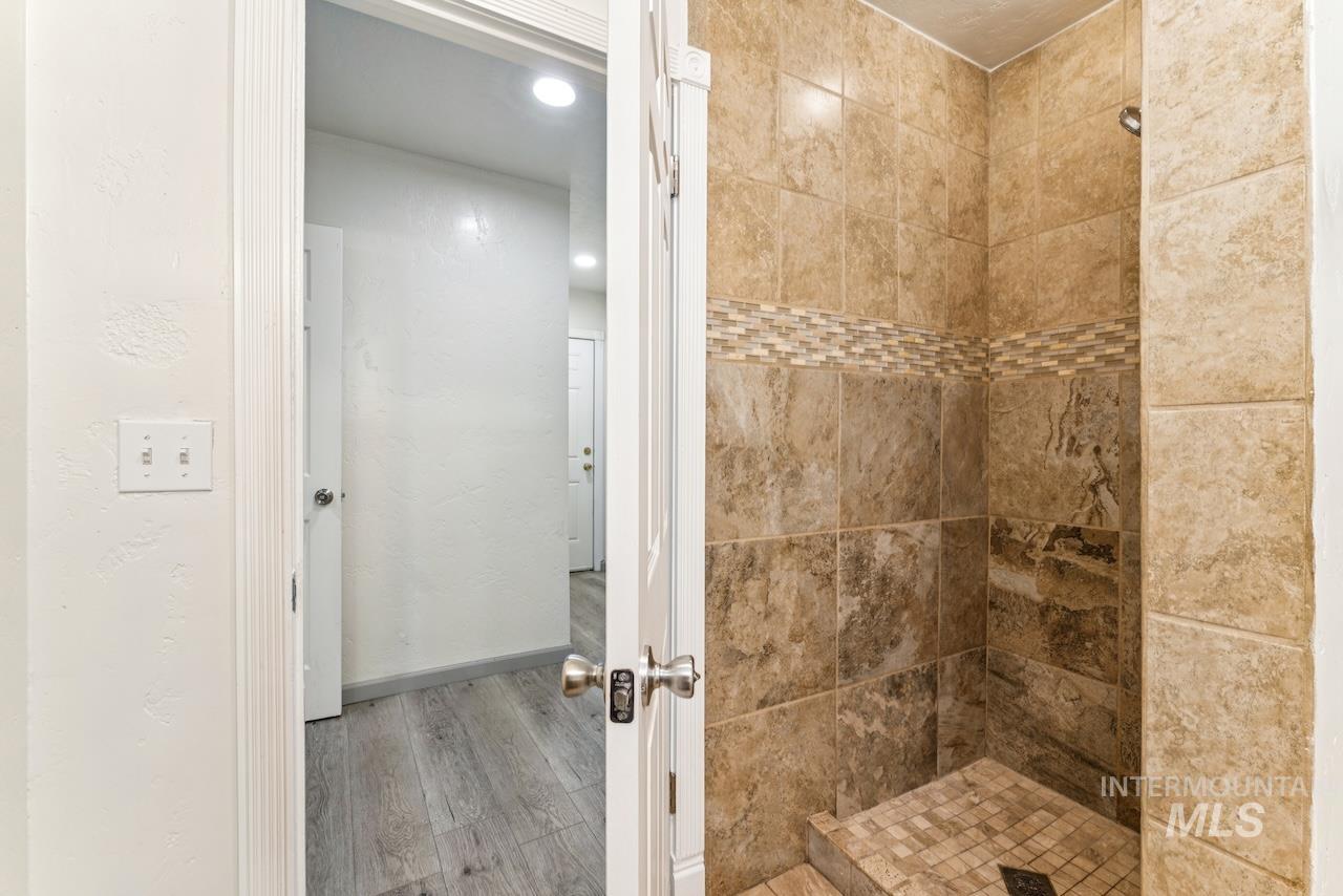 317 E Ithaca Street, Caldwell, Idaho 83605, 6 Bedrooms, 3 Bathrooms, Residential For Sale, Price $415,000,MLS 98973970