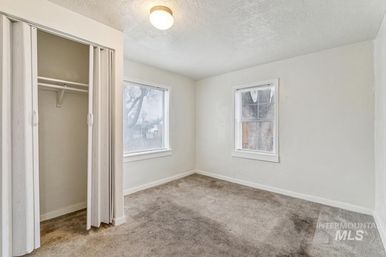 317 E Ithaca Street, Caldwell, Idaho 83605, 6 Bedrooms, 3 Bathrooms, Residential For Sale, Price $415,000,MLS 98973970