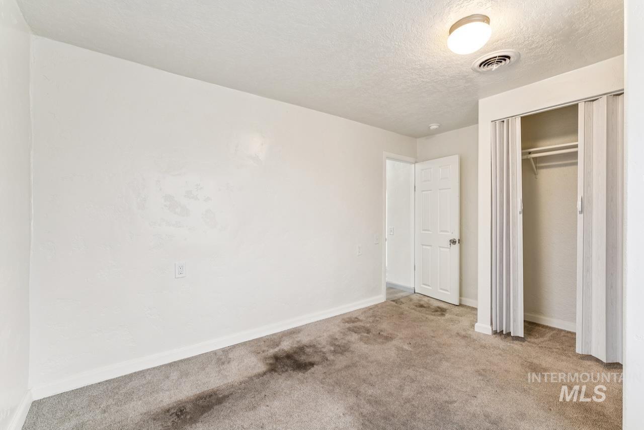 317 E Ithaca Street, Caldwell, Idaho 83605, 6 Bedrooms, 3 Bathrooms, Residential For Sale, Price $415,000,MLS 98973970