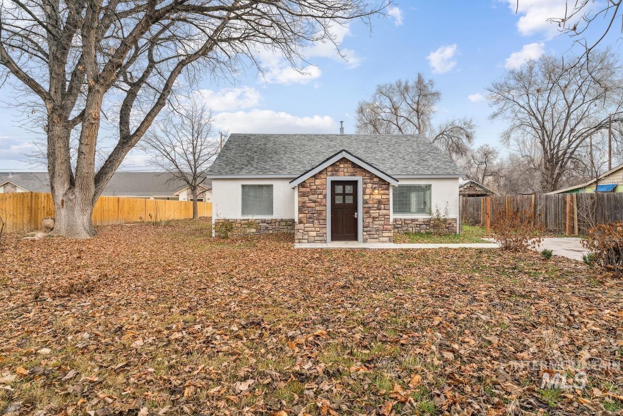 317 E Ithaca Street, Caldwell, Idaho 83605, 6 Bedrooms, 3 Bathrooms, Residential For Sale, Price $415,000,MLS 98973970