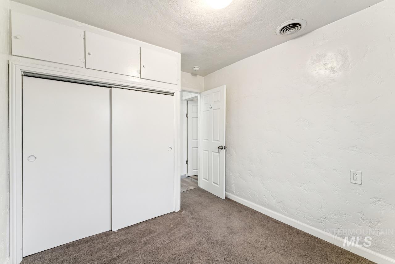 317 E Ithaca Street, Caldwell, Idaho 83605, 6 Bedrooms, 3 Bathrooms, Residential For Sale, Price $415,000,MLS 98973970