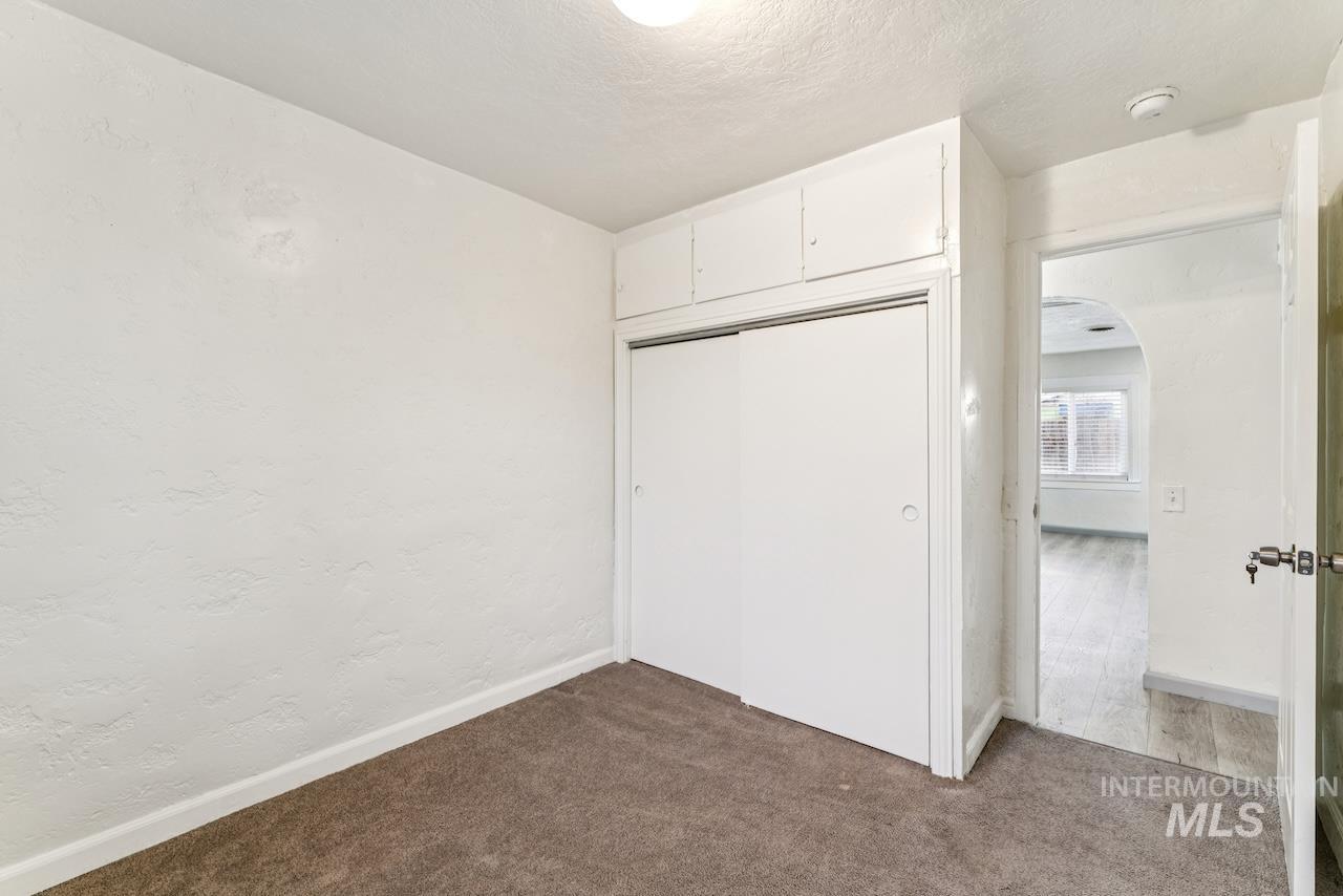 317 E Ithaca Street, Caldwell, Idaho 83605, 6 Bedrooms, 3 Bathrooms, Residential For Sale, Price $415,000,MLS 98973970