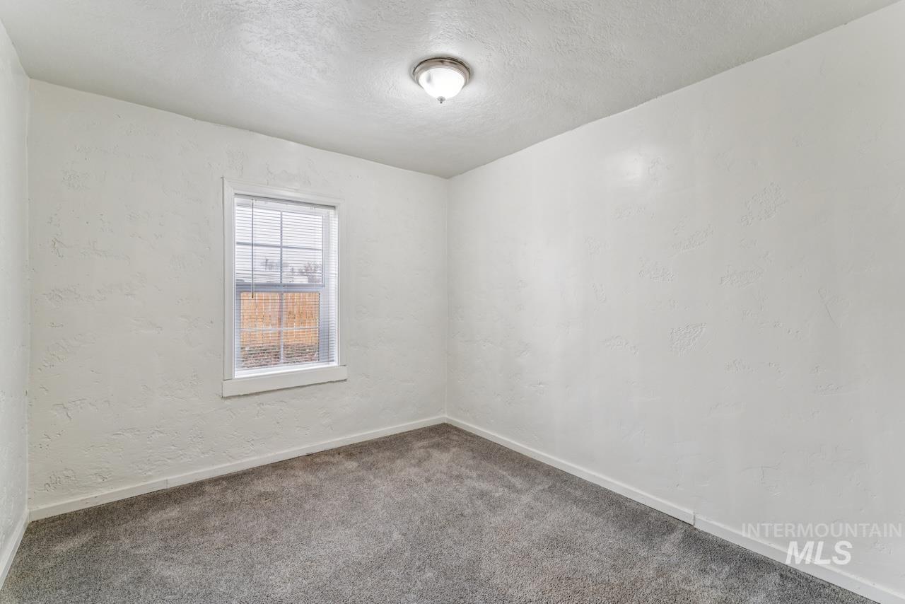 317 E Ithaca Street, Caldwell, Idaho 83605, 6 Bedrooms, 3 Bathrooms, Residential For Sale, Price $415,000,MLS 98973970