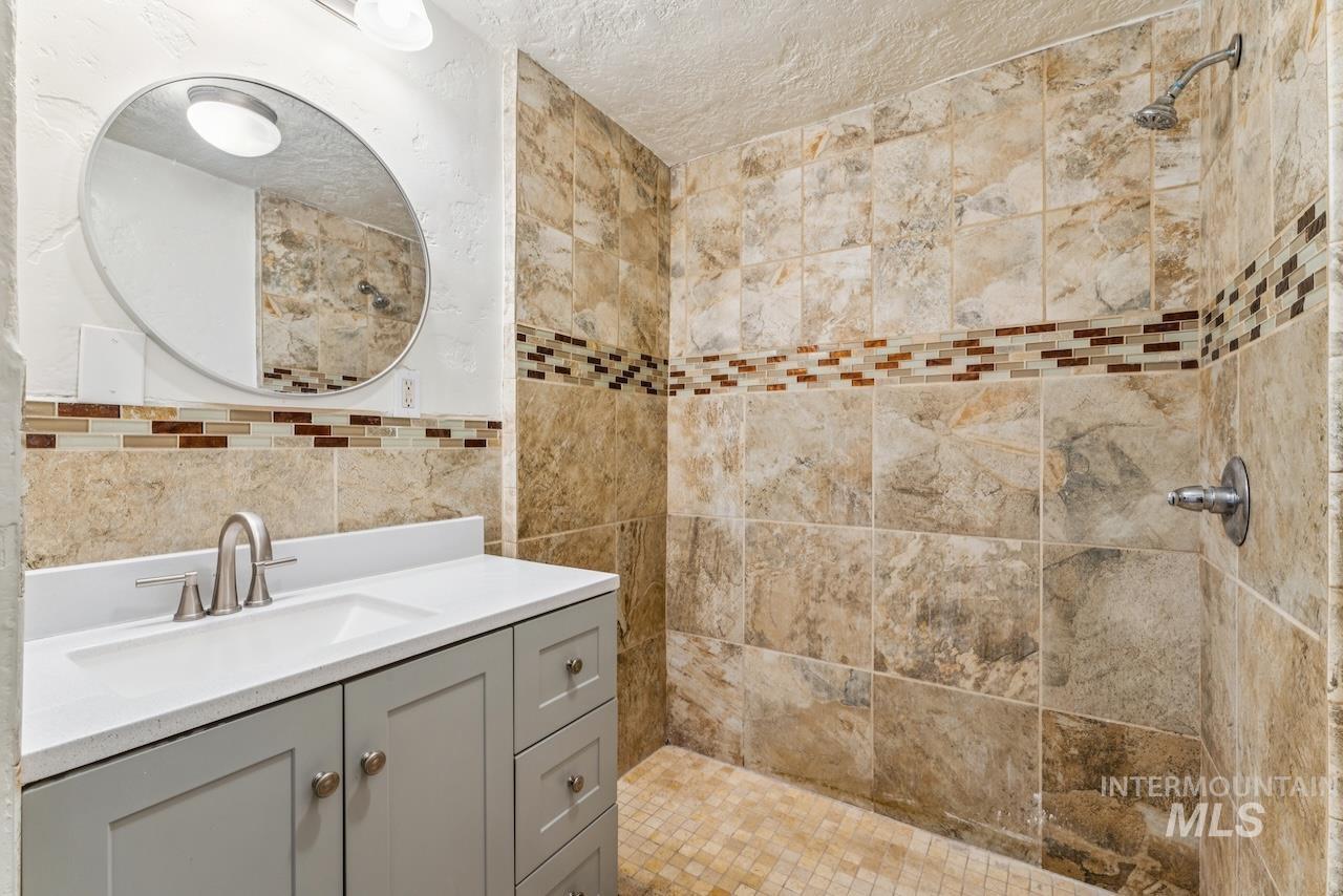 317 E Ithaca Street, Caldwell, Idaho 83605, 6 Bedrooms, 3 Bathrooms, Residential For Sale, Price $415,000,MLS 98973970