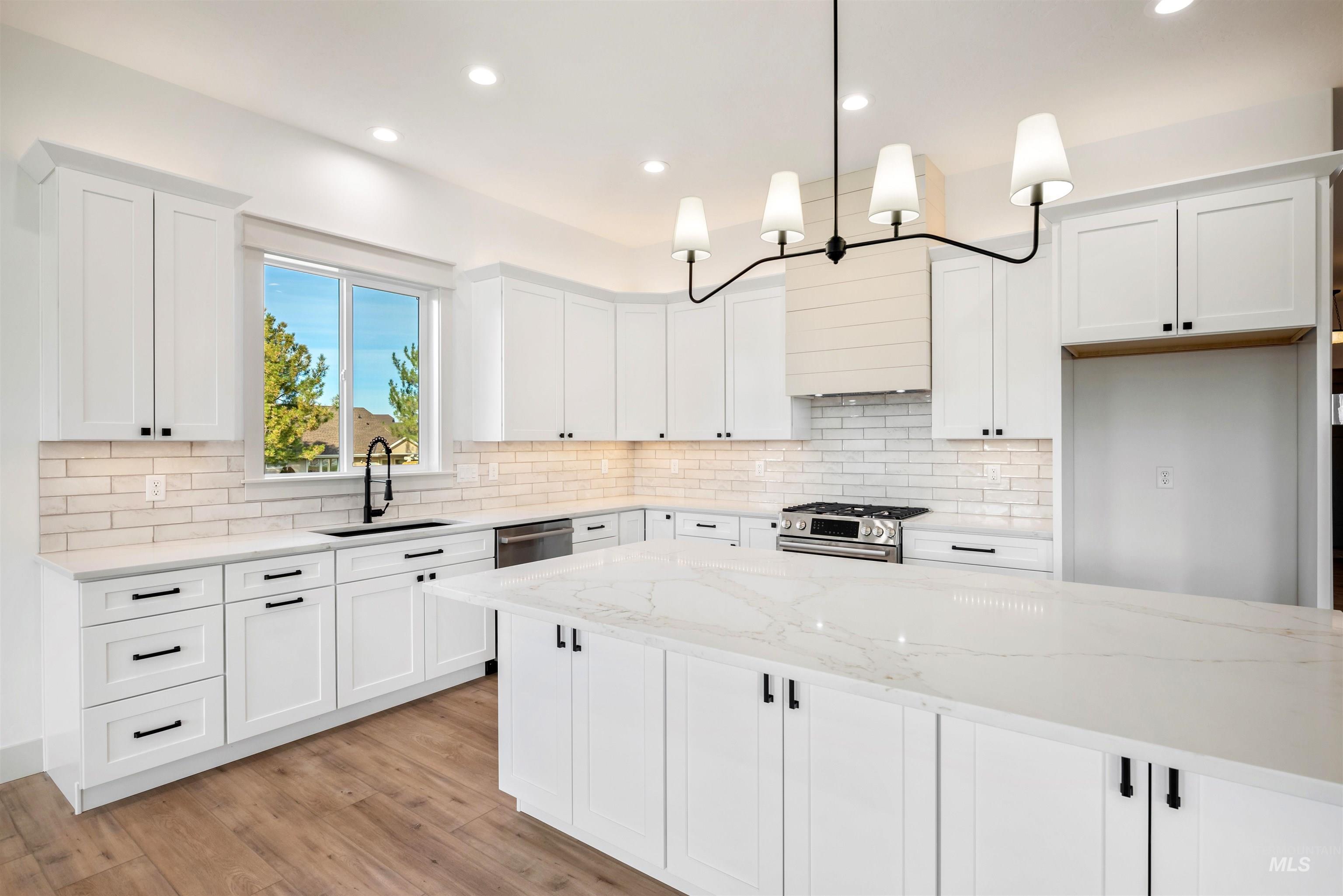 438 E Elaine Ct, Nampa, Idaho 83686, 3 Bedrooms, 2.5 Bathrooms, Residential For Sale, Price $699,900, 98973979