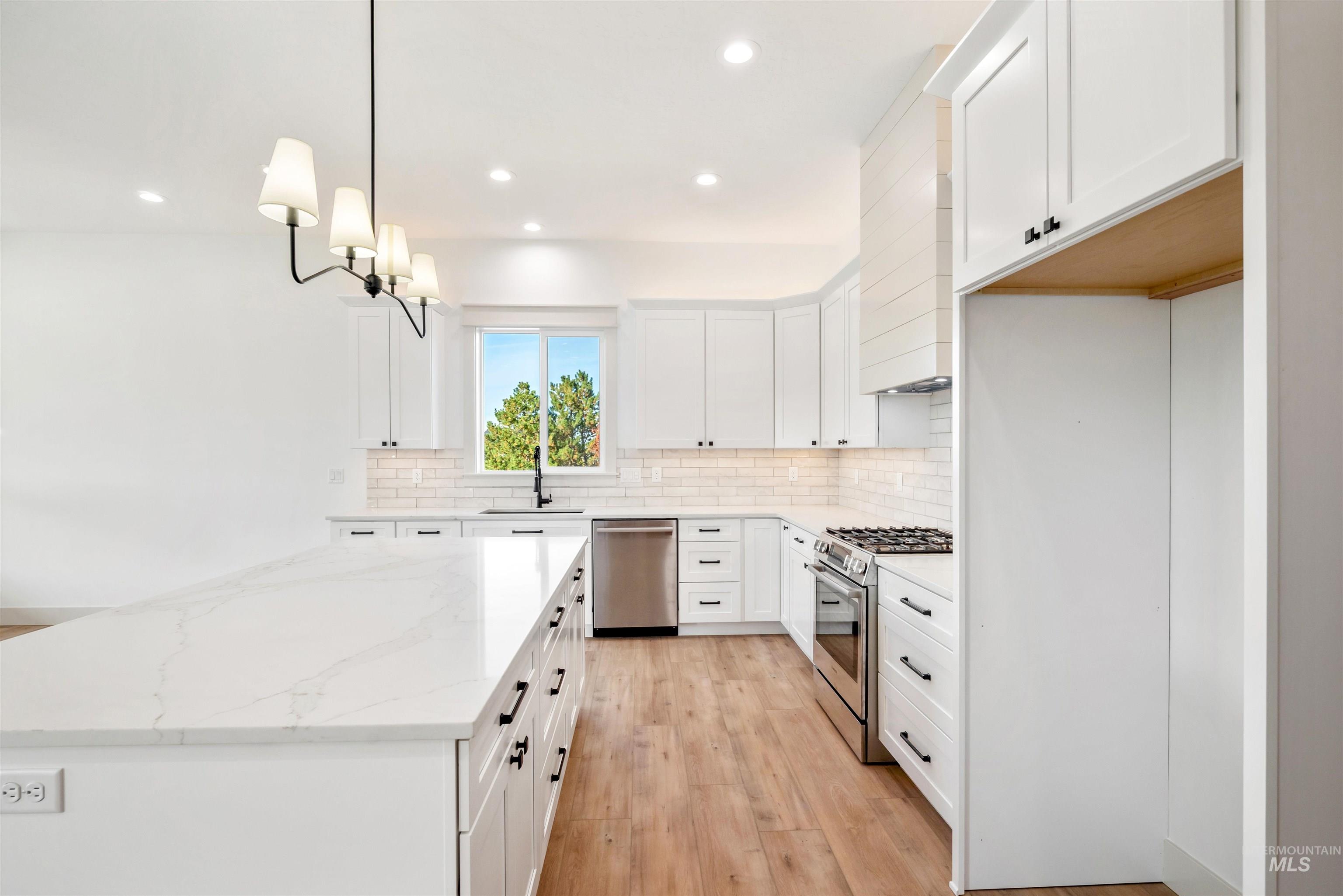 438 E Elaine Ct, Nampa, Idaho 83686, 3 Bedrooms, 2.5 Bathrooms, Residential For Sale, Price $699,900, 98973979