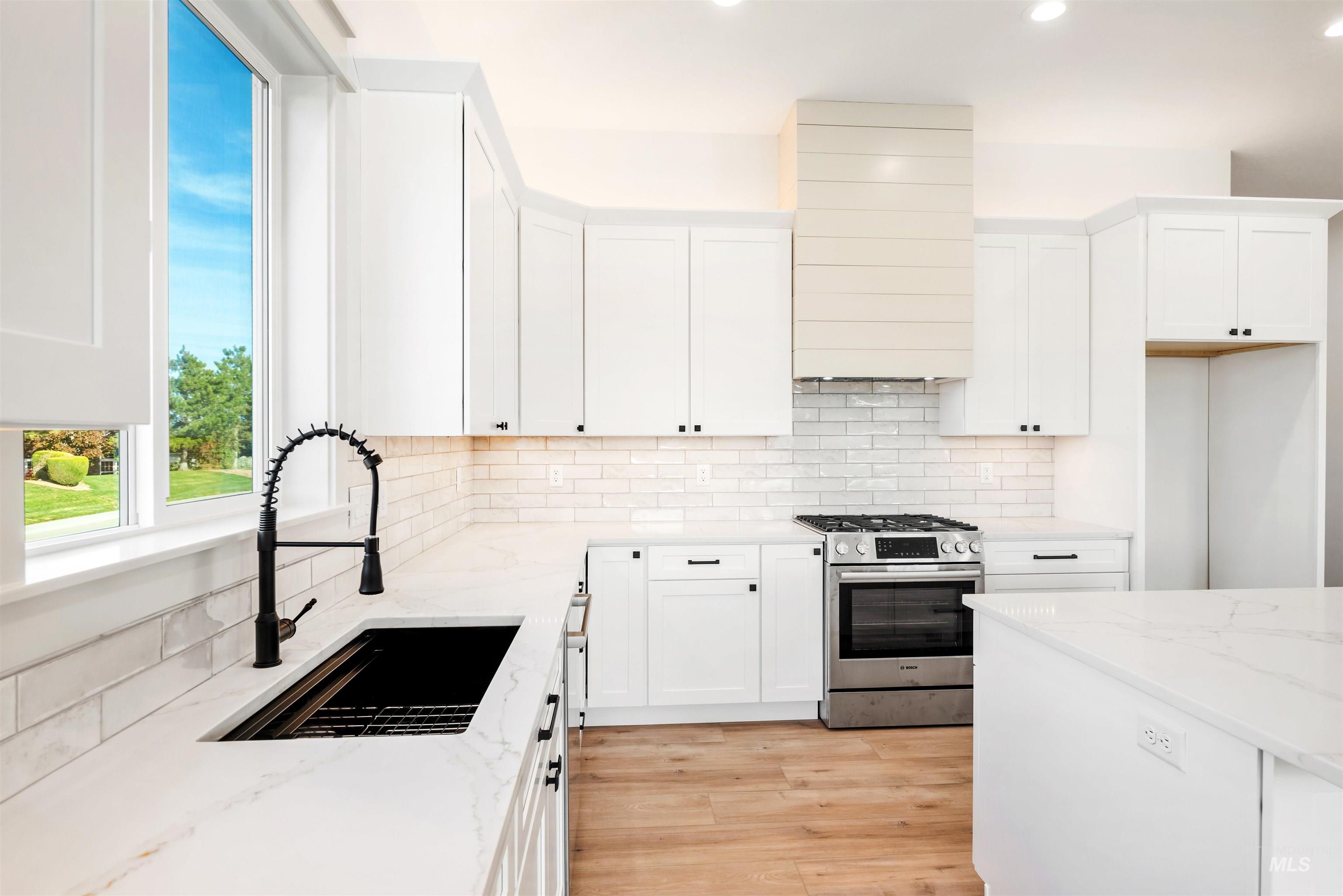 438 E Elaine Ct, Nampa, Idaho 83686, 3 Bedrooms, 2.5 Bathrooms, Residential For Sale, Price $699,900, 98973979