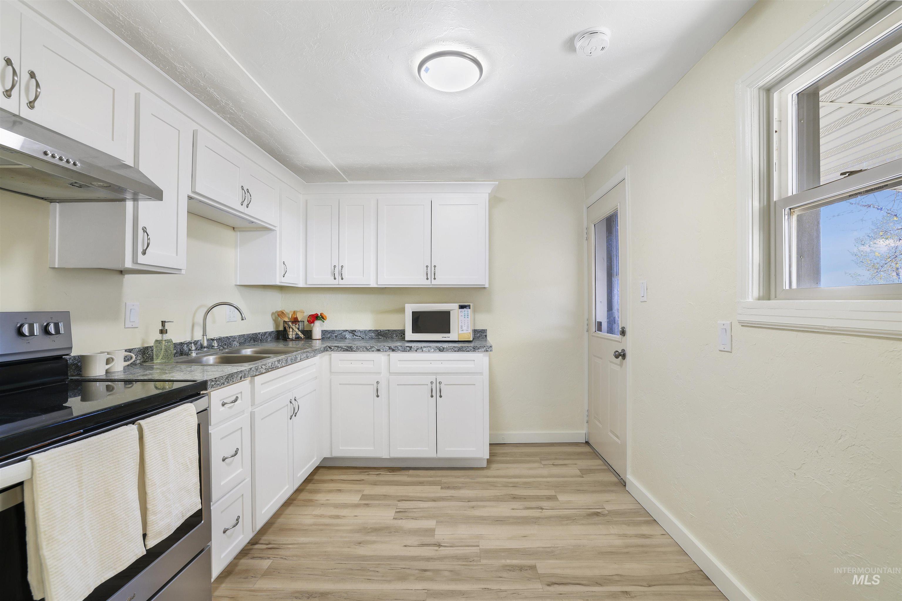 818 Center St. E, Kimberly, Idaho 83341, 2 Bedrooms, 1 Bathroom, Residential For Sale, Price $289,900,MLS 98973982