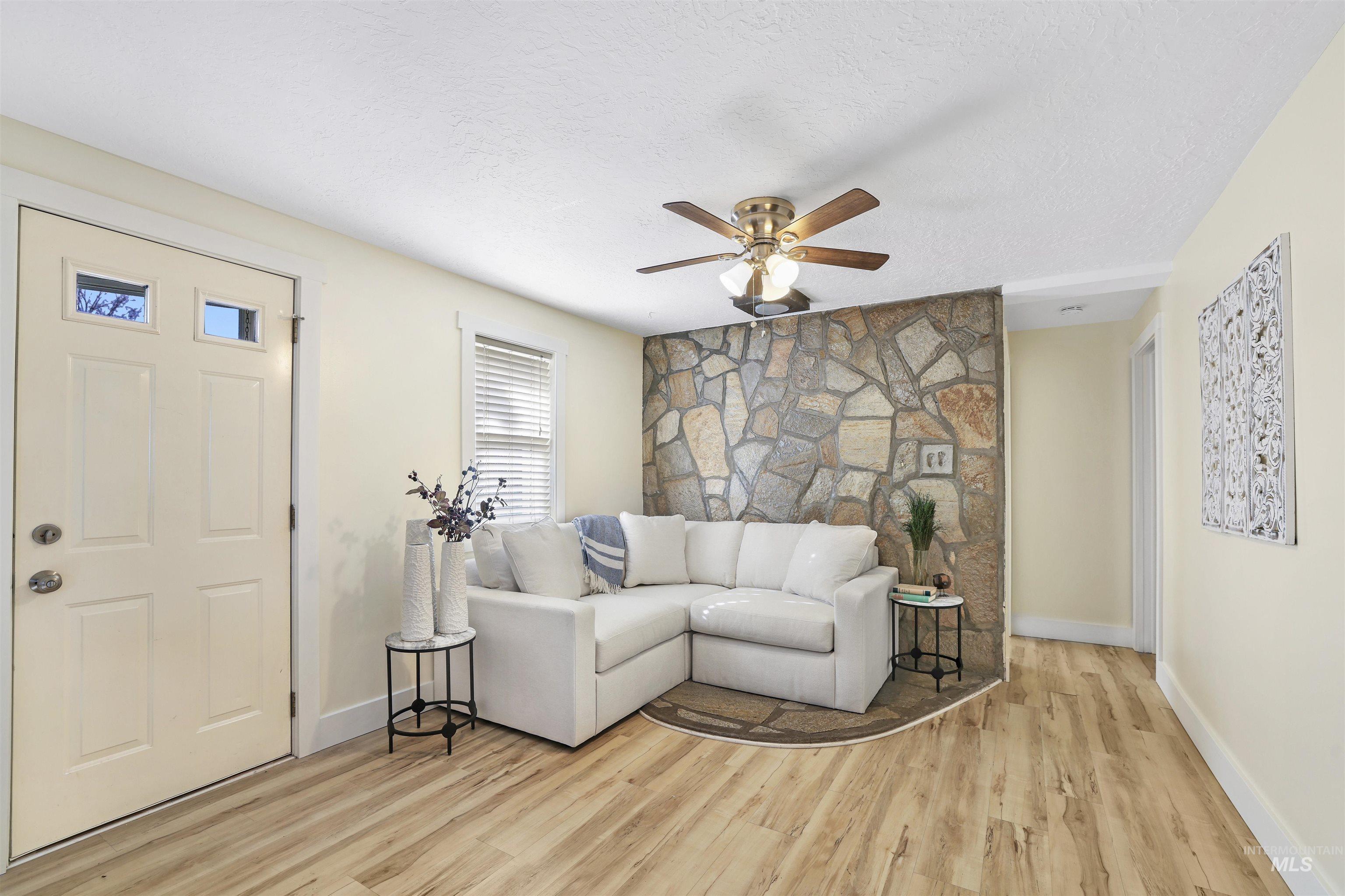 818 Center St. E, Kimberly, Idaho 83341, 2 Bedrooms, 1 Bathroom, Residential For Sale, Price $289,900,MLS 98973982