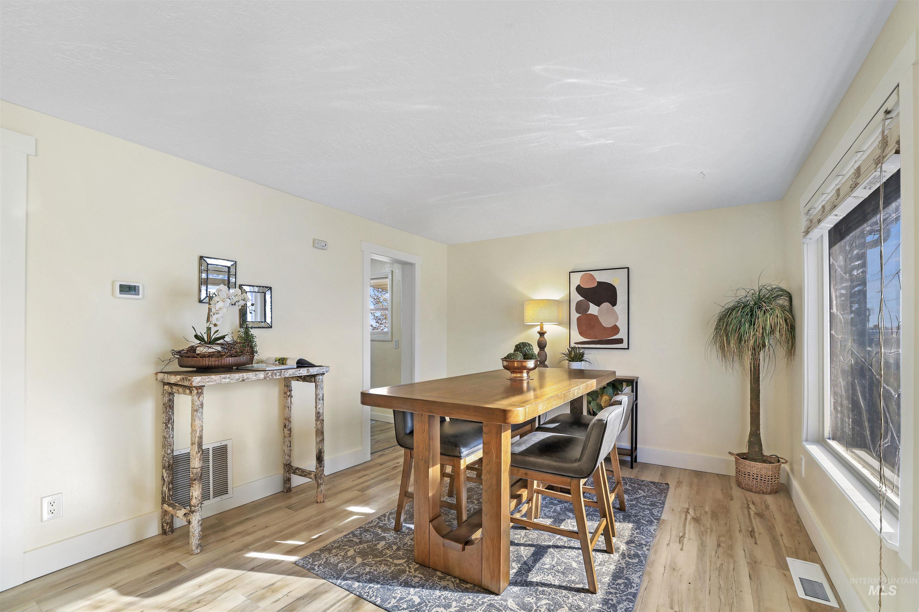 818 Center St. E, Kimberly, Idaho 83341, 2 Bedrooms, 1 Bathroom, Residential For Sale, Price $289,900,MLS 98973982