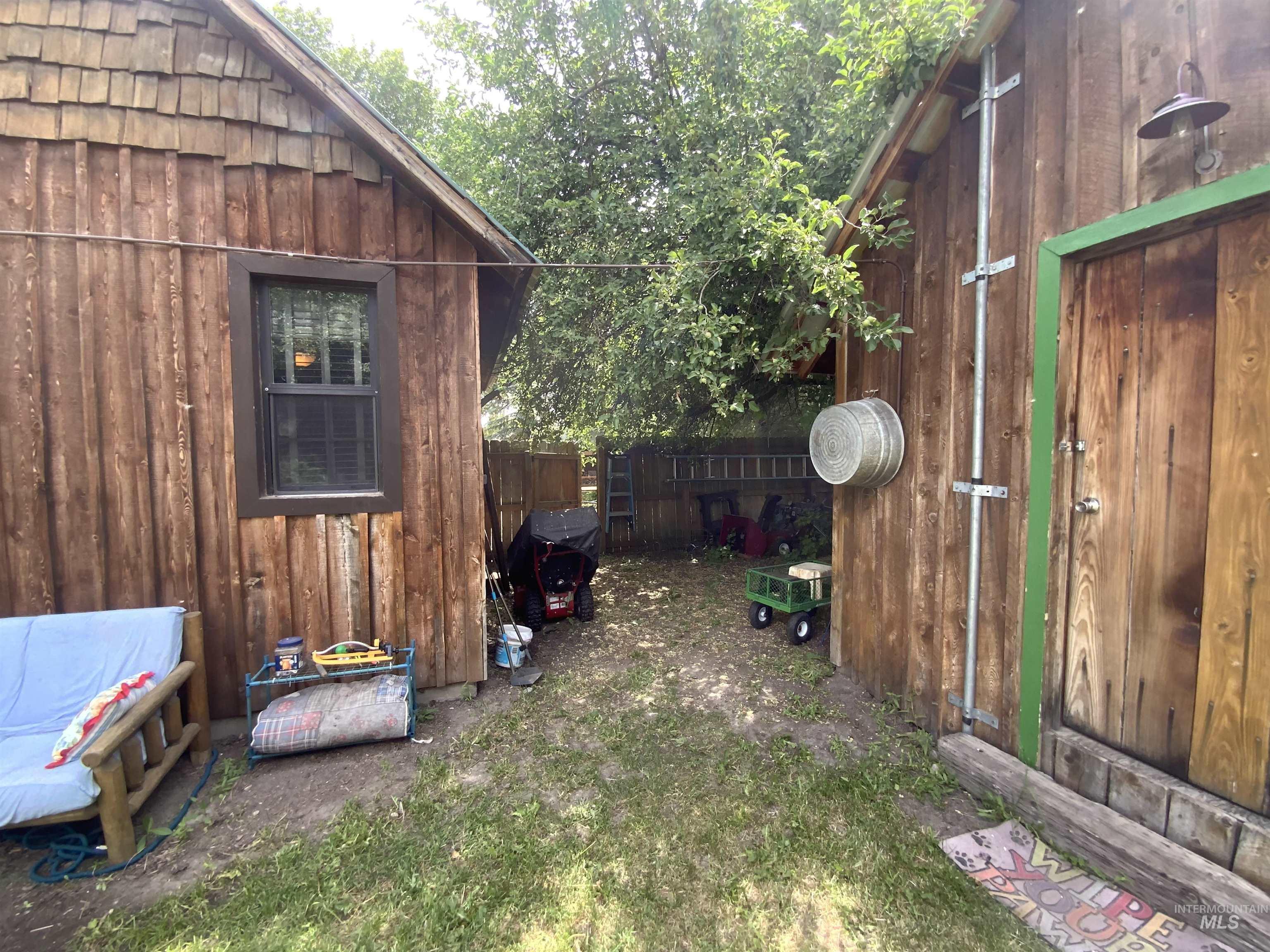 205 W Alturas Ave, Fairfield, Idaho 83327, 2 Bedrooms, 1 Bathroom, Residential For Sale, Price $269,950,MLS 98973986