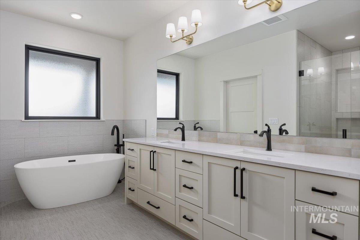 663 Canyon Crest Drive W, Twin Falls, Idaho 83301, 5 Bedrooms, 3.5 Bathrooms, Residential For Sale, Price $745,000,MLS 98973989