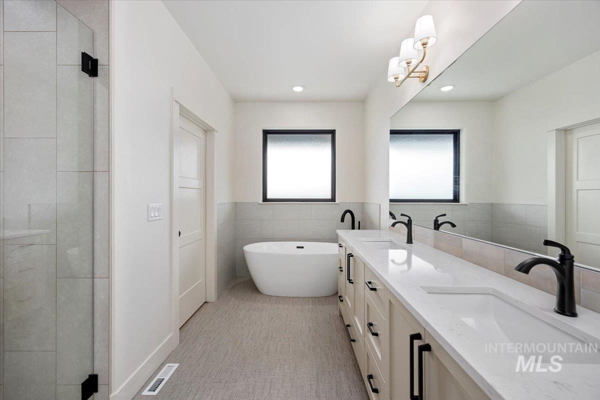 663 Canyon Crest Drive W, Twin Falls, Idaho 83301, 5 Bedrooms, 3.5 Bathrooms, Residential For Sale, Price $745,000,MLS 98973989