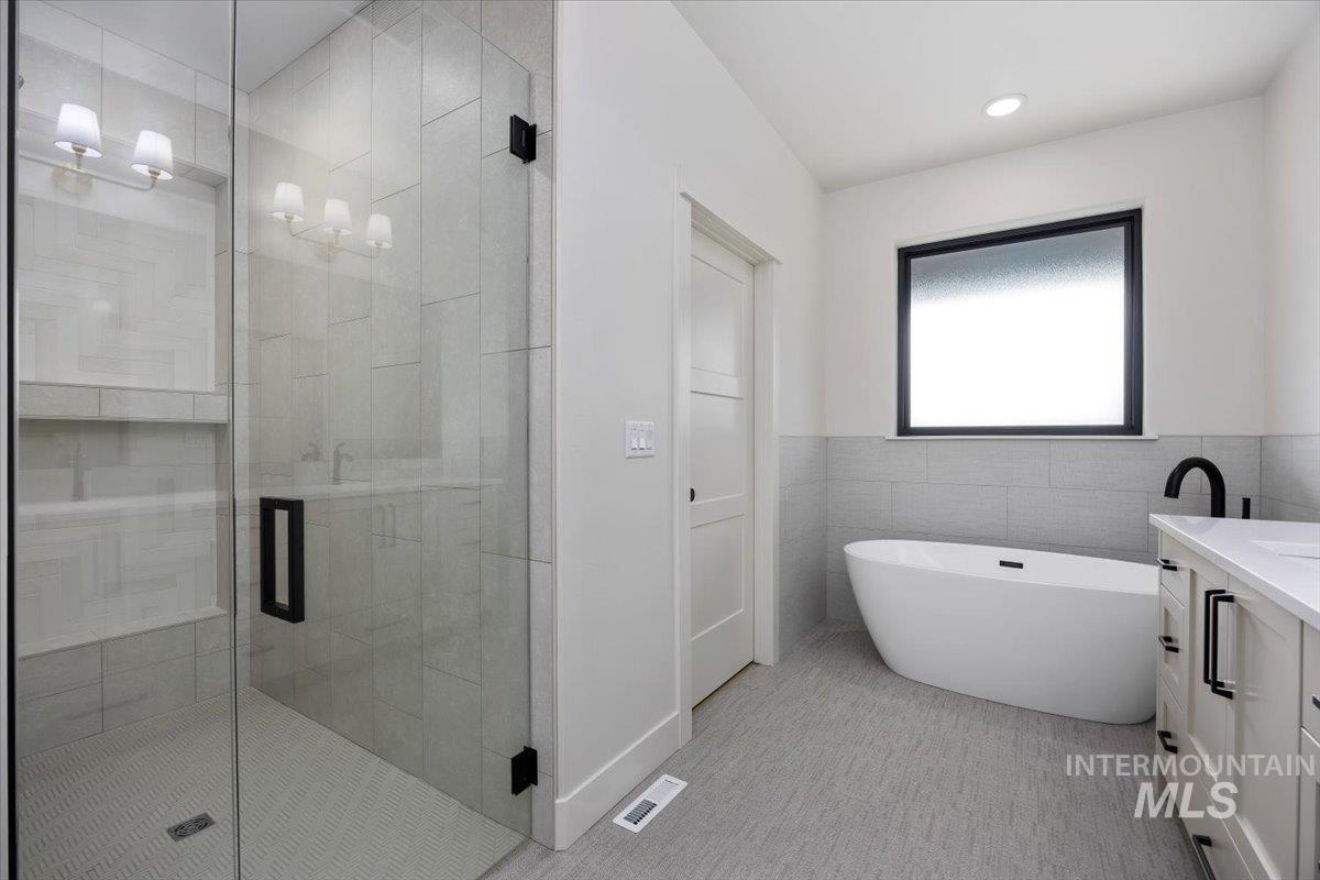 663 Canyon Crest Drive W, Twin Falls, Idaho 83301, 5 Bedrooms, 3.5 Bathrooms, Residential For Sale, Price $745,000,MLS 98973989