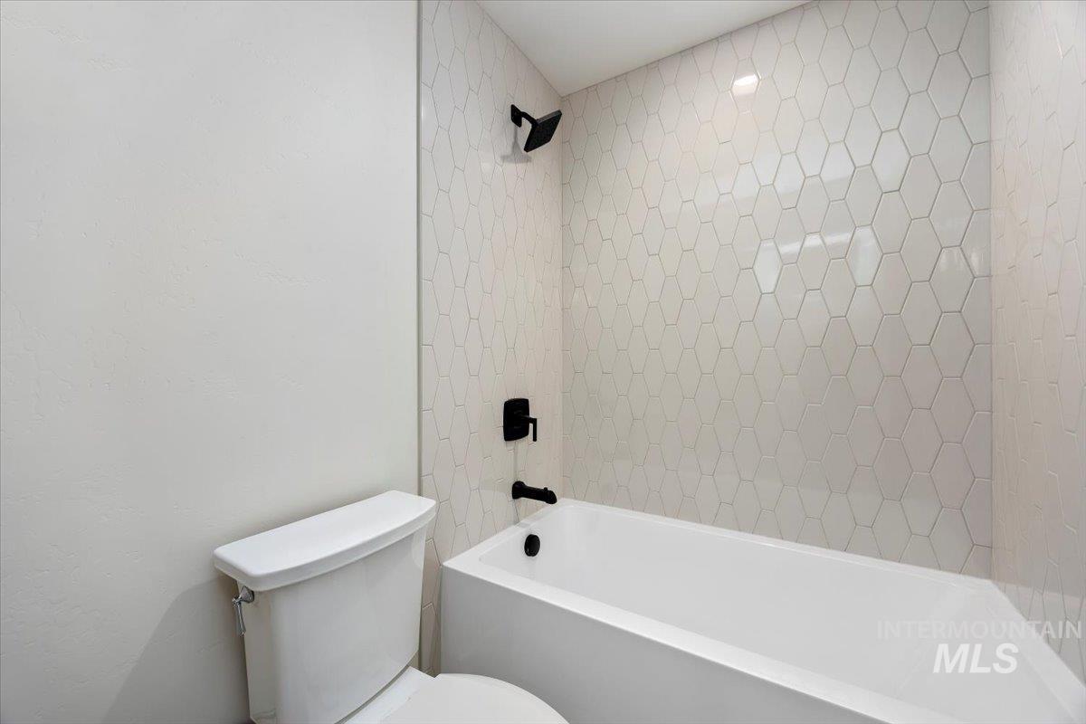 663 Canyon Crest Drive W, Twin Falls, Idaho 83301, 5 Bedrooms, 3.5 Bathrooms, Residential For Sale, Price $745,000,MLS 98973989