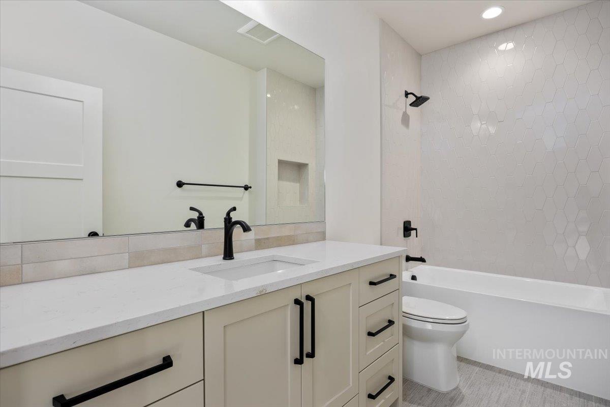 663 Canyon Crest Drive W, Twin Falls, Idaho 83301, 5 Bedrooms, 3.5 Bathrooms, Residential For Sale, Price $745,000,MLS 98973989